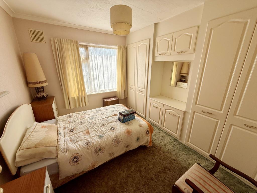 Lot: 47 - THREE-BEDROOM HOUSE FOR IMPROVEMENT - Bedroom two